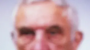 Un’immagine del locale pubblico a San Polo dove Giulio Favretto (nel riquadro) ha perso la vita