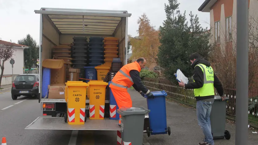 AGOSTINI TREVISO CONTARINA CONSEGNA CASSONETTI SULLA CASTELLANA NUOVA RACCOLTA DIFFERENZIATA