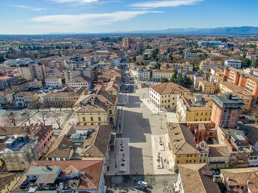 Borghesi Montebelluna riprese con drone sopra la nuova piazza Mazzini