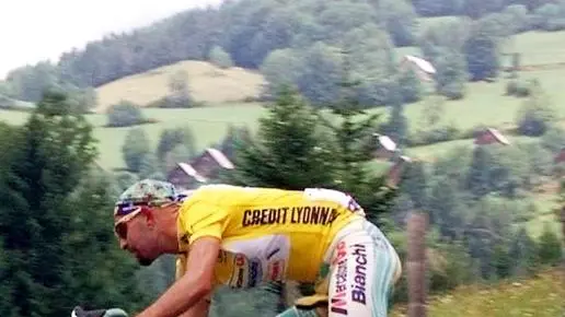 Tour de France overall leader Marco Pantani of Italy rides downhill during the 16th stage between Vizille and Albertville, 28 July 1998. ANSA/JOEL SAGET