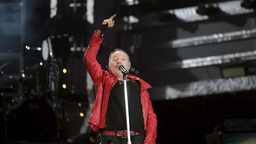 Il rocker Vasco Rossi ad un concerto