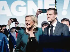 Marine Le Pen con Jordan Bardella, capo della lista del Rassemblement National RN per le elezioni europee. Chang Martin/SIPA